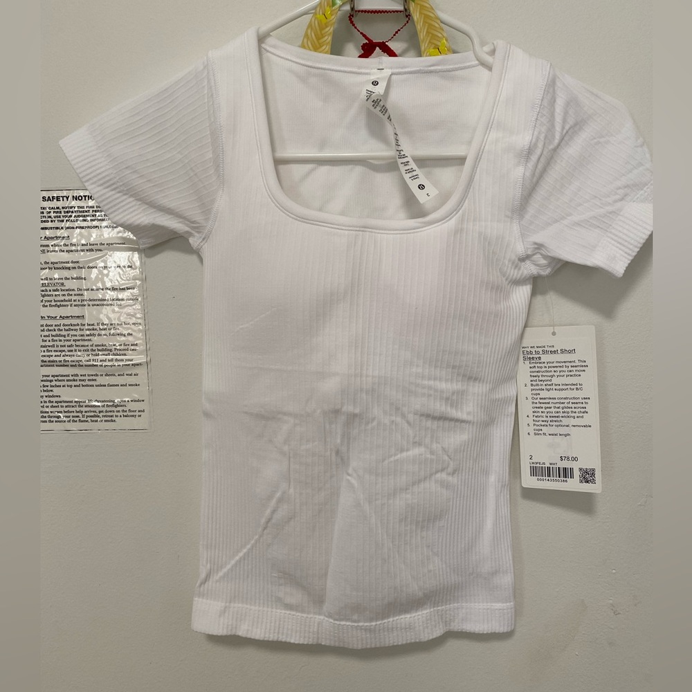 Lululemon - Ebb to Street Short Sleeve